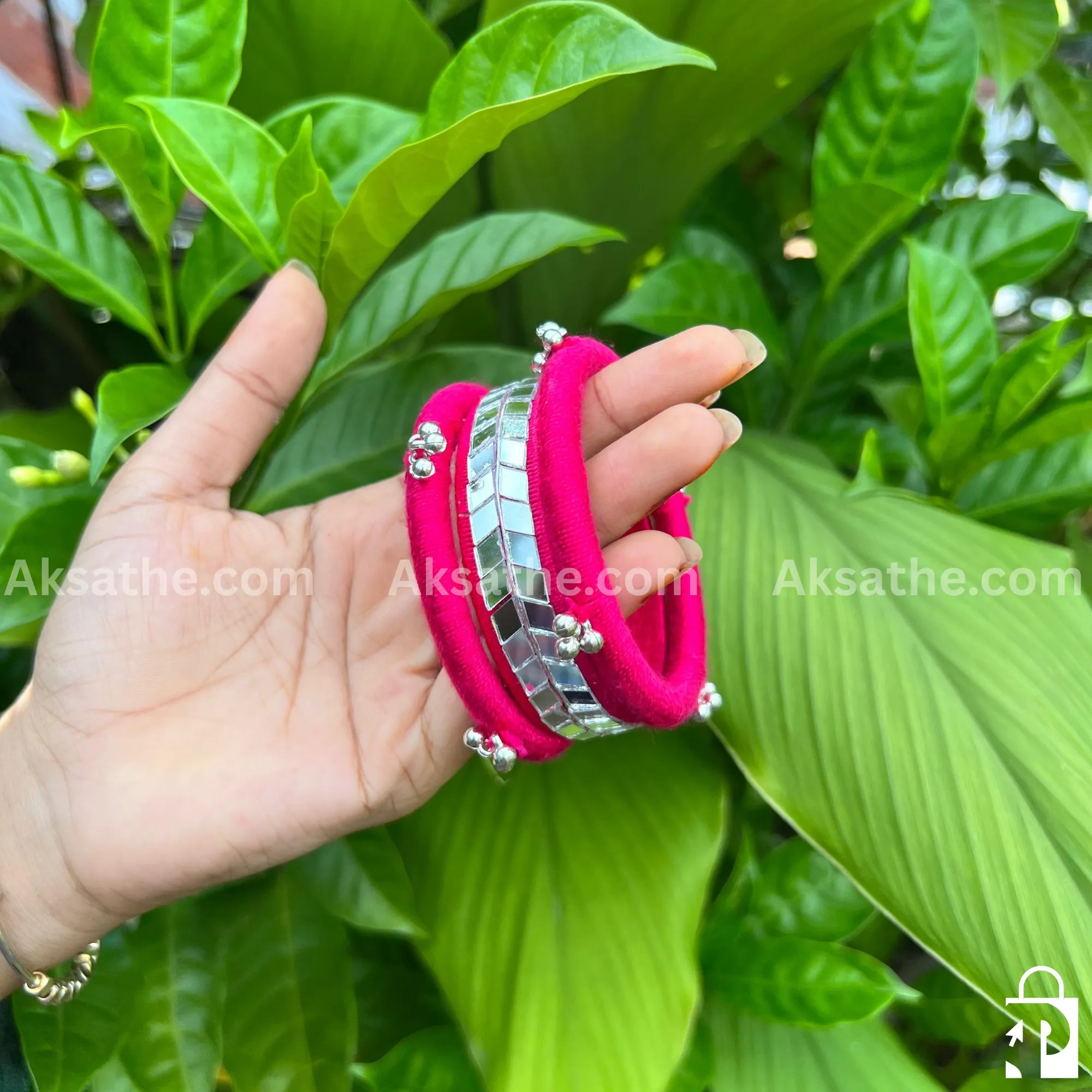 download (8) রঙিন ফুলচুড়ি - Image 1